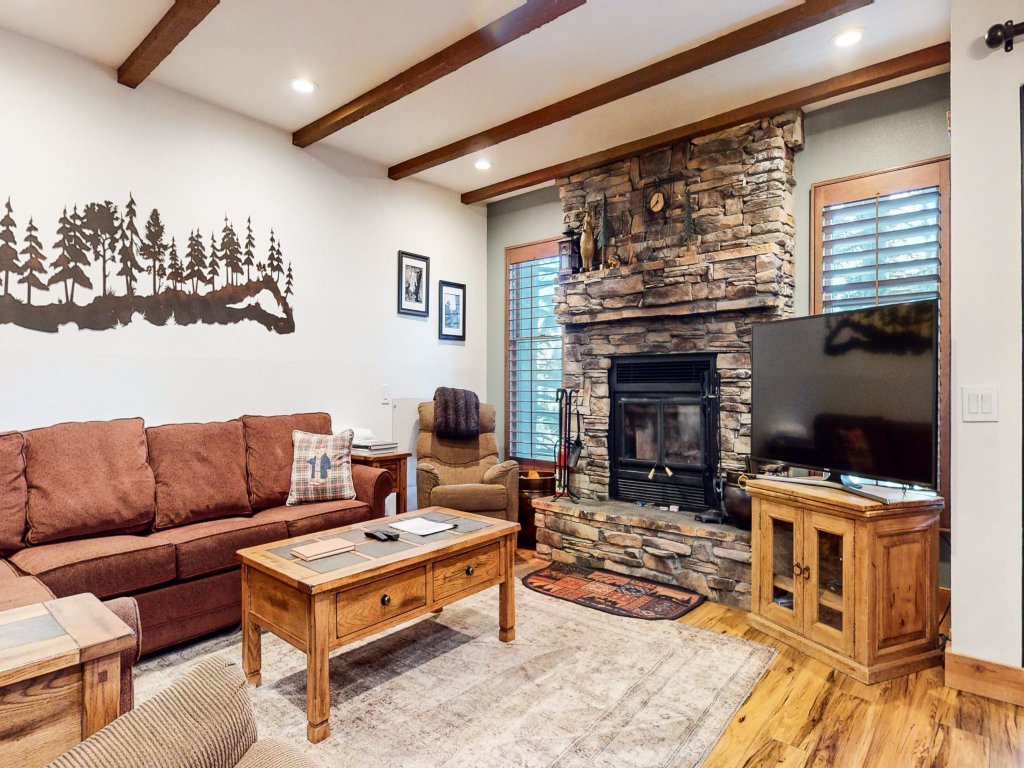 Val D'Isere #32 Vacation Rental in Mammoth Lakes - RedAwning