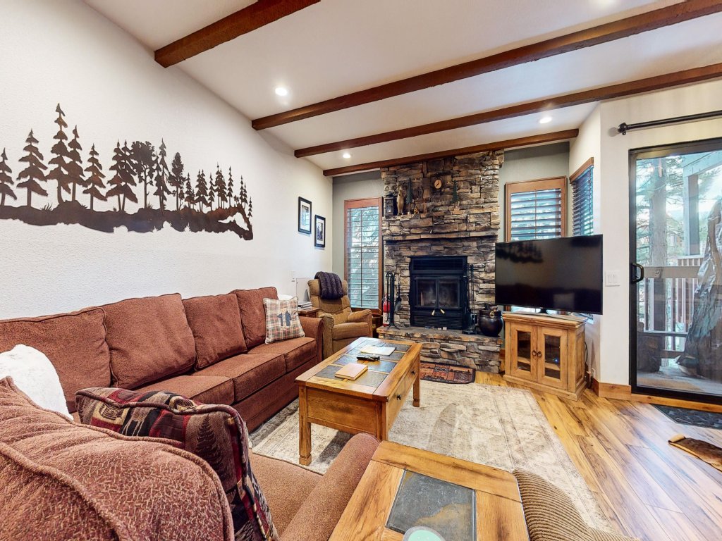 Val D'Isere #32 Vacation Rental in Mammoth Lakes - RedAwning