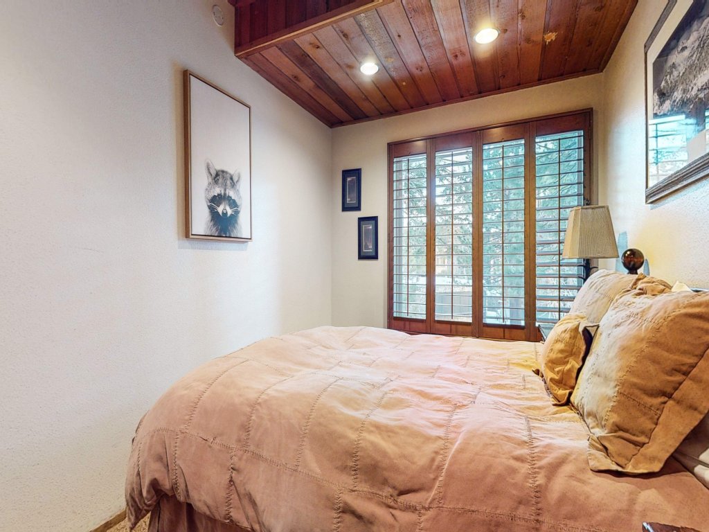 Val D'Isere #32 Vacation Rental in Mammoth Lakes - RedAwning