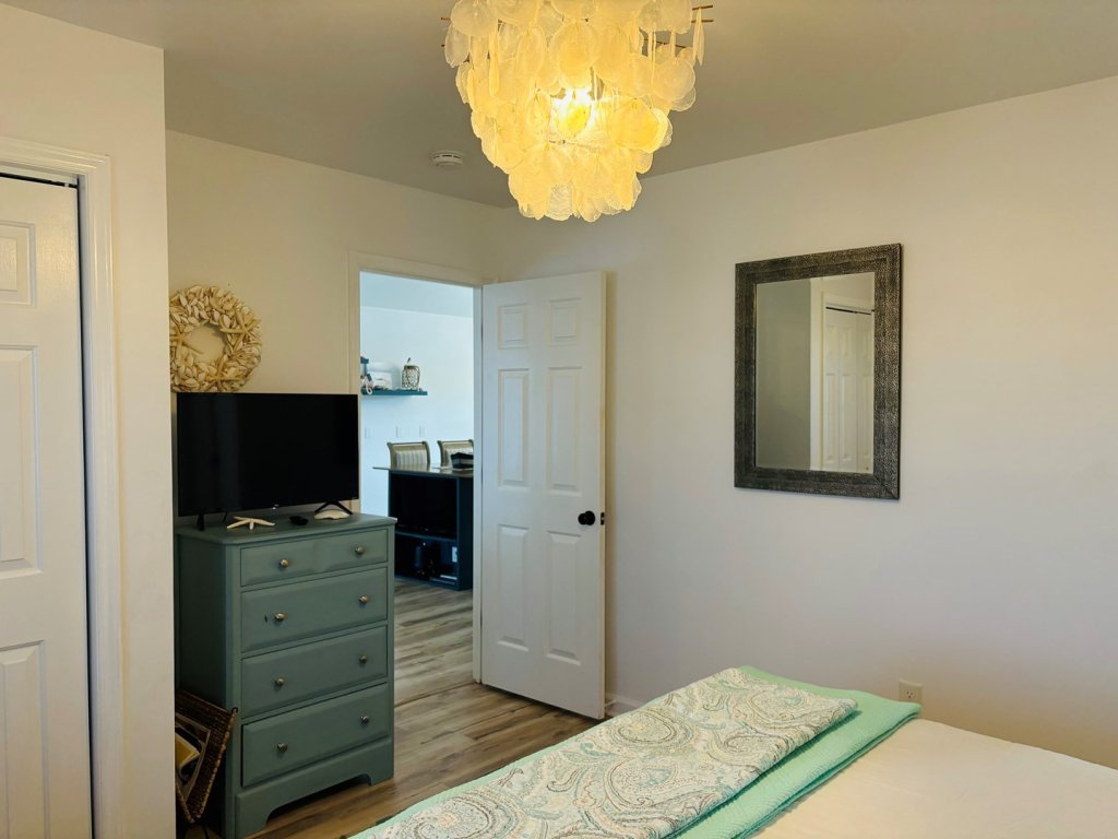 Blue Crab Cottage / 130 Crab St Vacation Rental in Holden Beach - RedAwning
