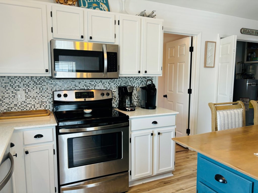 Blue Crab Cottage / 130 Crab St Vacation Rental in Holden Beach - RedAwning
