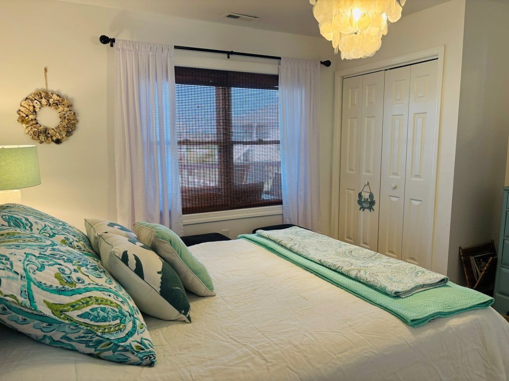 Blue Crab Cottage / 130 Crab St Vacation Rental in Holden Beach - RedAwning