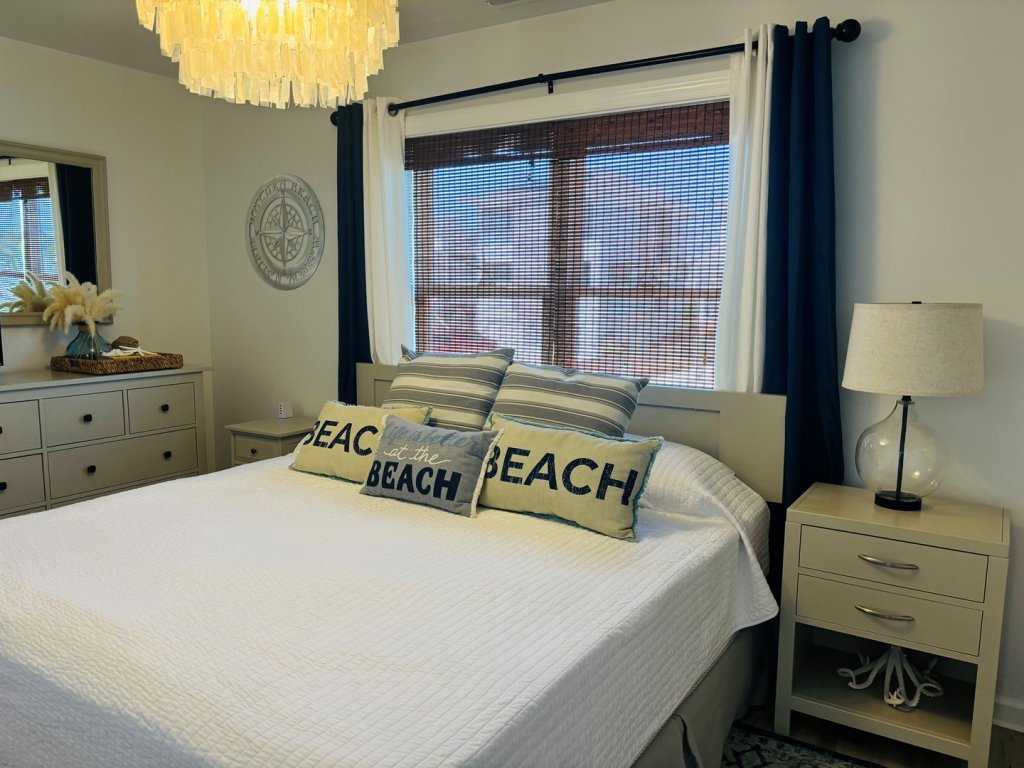 Blue Crab Cottage / 130 Crab St Vacation Rental in Holden Beach - RedAwning