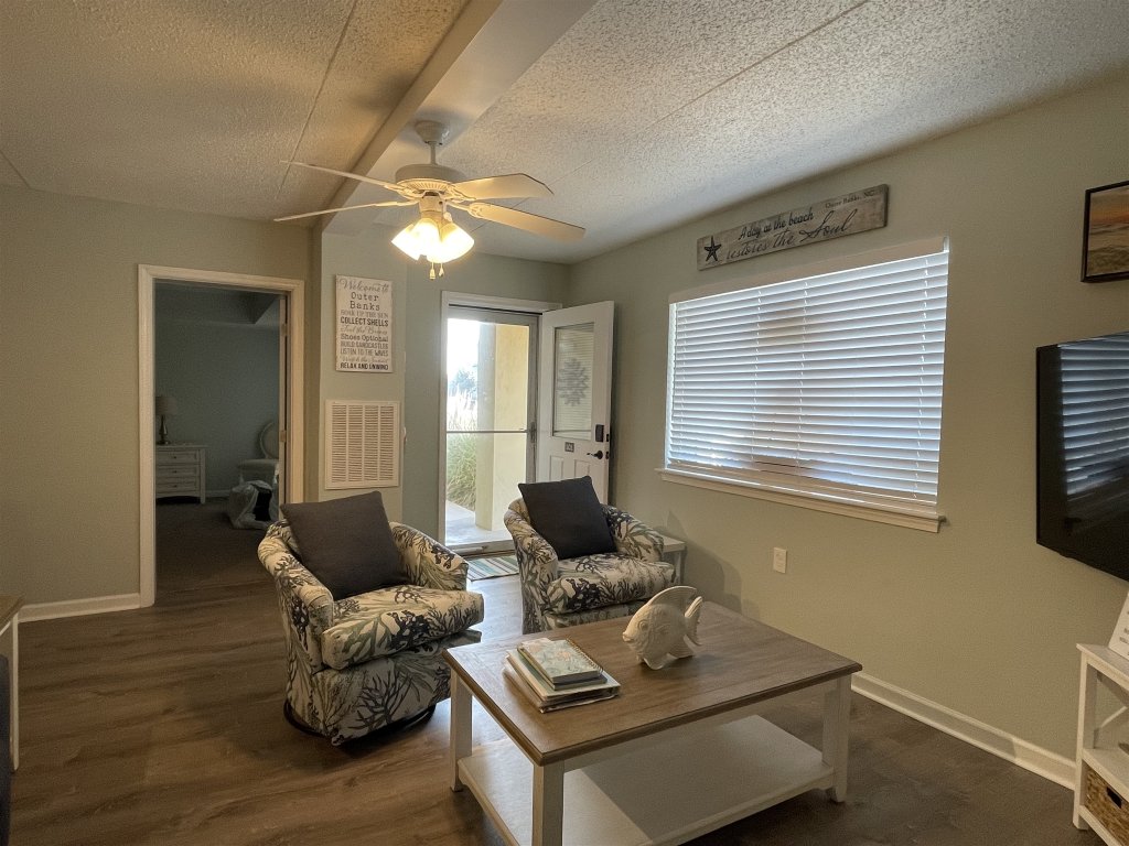 4 BEACH CHIX Vacation Rental in Hatteras - RedAwning