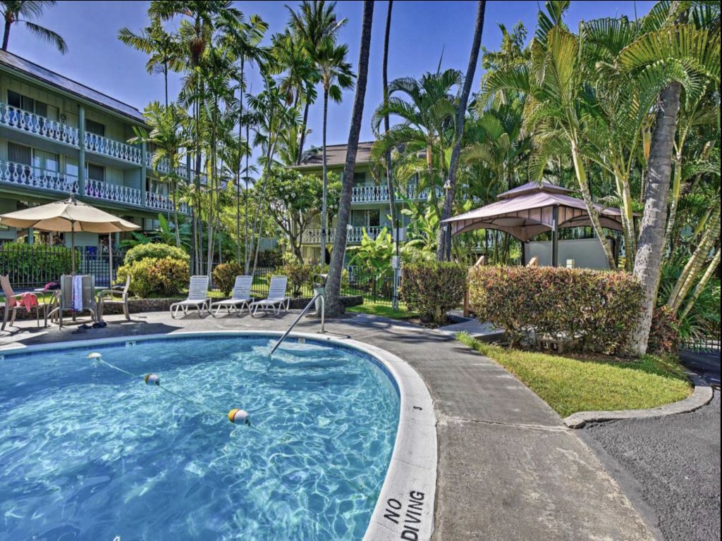 OUTSTANDING OCEANFRONT STUDIO - KONA ISLANDER INN CONDOS Vacation Rental in Kailua-Kona - RedAwning