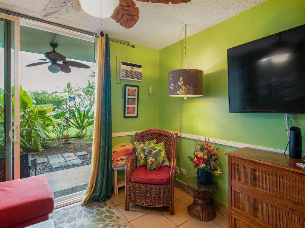 OUTSTANDING OCEANFRONT STUDIO - KONA ISLANDER INN CONDOS Vacation Rental in Kailua-Kona - RedAwning
