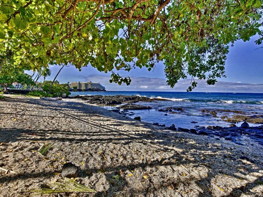 NAUTICAL THEME GARDEN VIEW STUDIO - KONA ISLANDER INN CONDOS Vacation Rental in Kailua-Kona - RedAwning