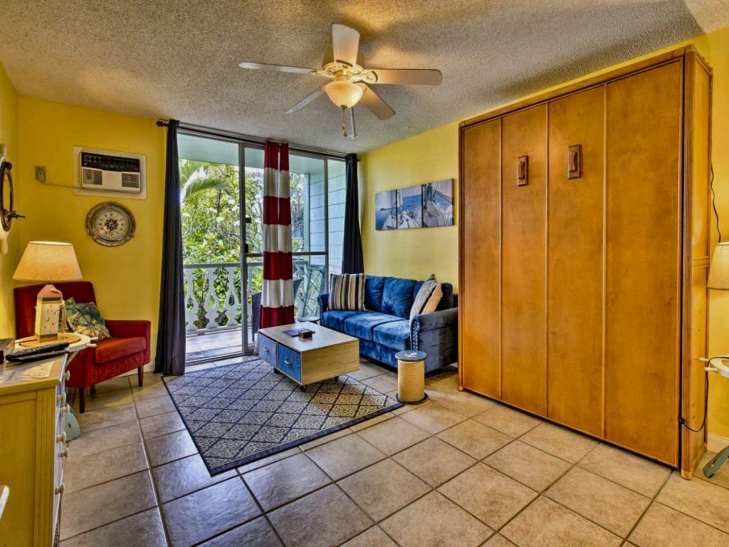 NAUTICAL THEME GARDEN VIEW STUDIO - KONA ISLANDER INN CONDOS Vacation Rental in Kailua-Kona - RedAwning