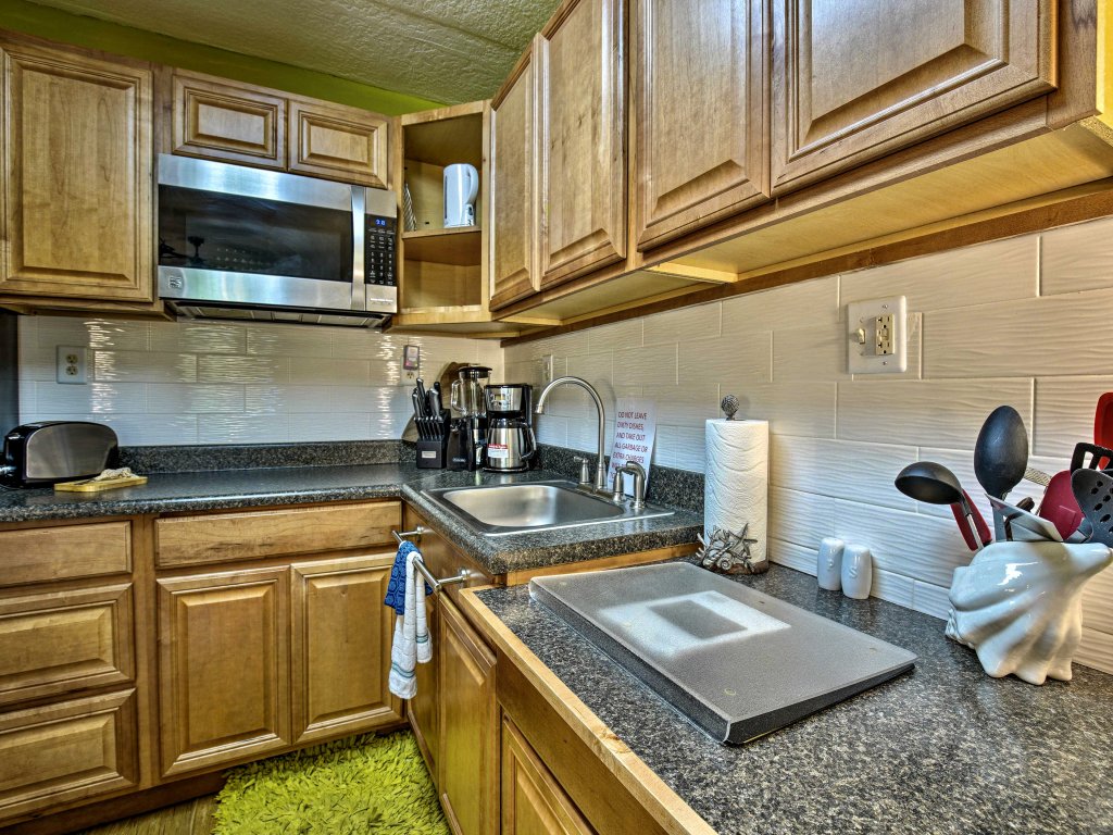 GARDEN VIEW STUDIO - KONA ISLANDER INN CONDOS Vacation Rental in Kailua-Kona - RedAwning