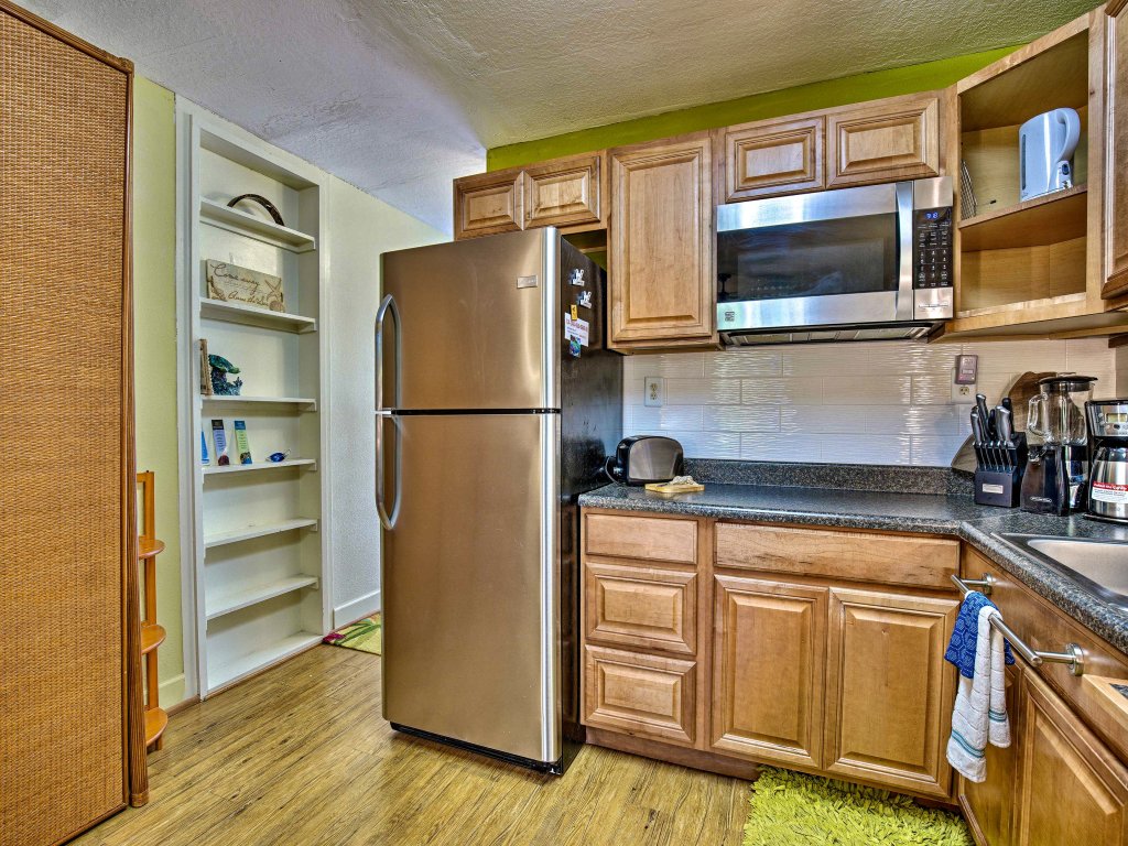 GARDEN VIEW STUDIO - KONA ISLANDER INN CONDOS Vacation Rental in Kailua-Kona - RedAwning