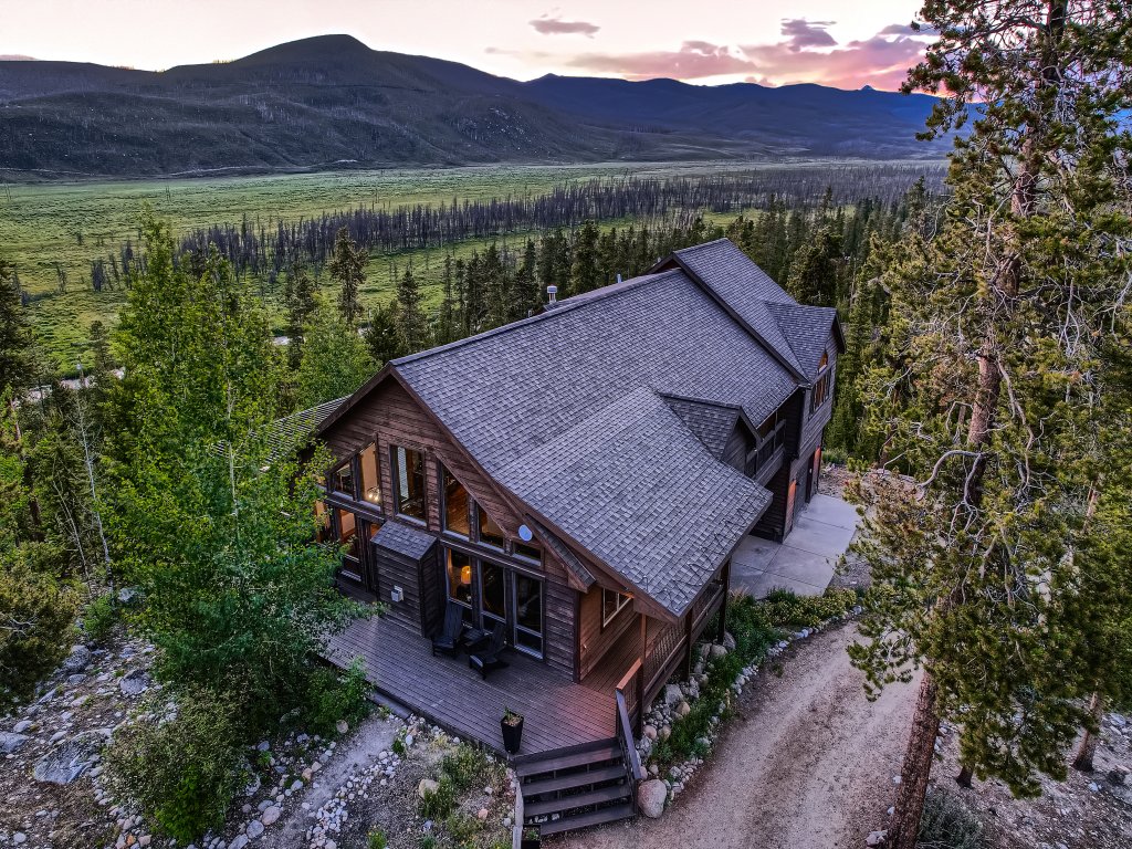 Moose Ridge Cabin Vacation Rental in Grand Lake - RedAwning