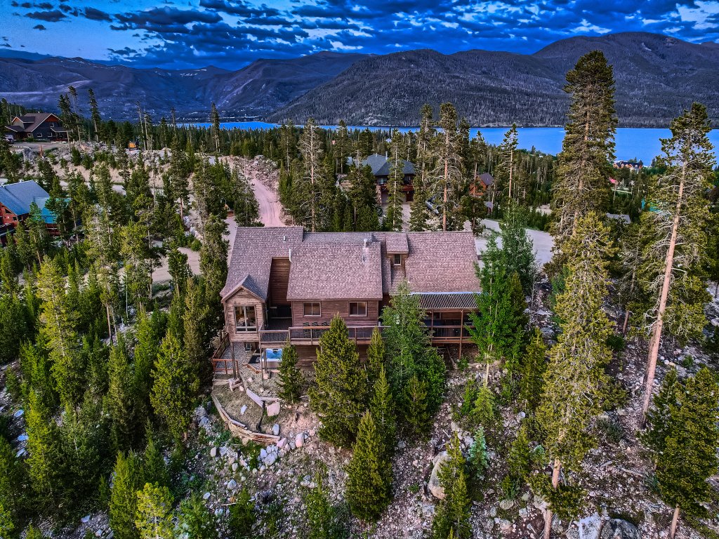 Moose Ridge Cabin Vacation Rental in Grand Lake - RedAwning
