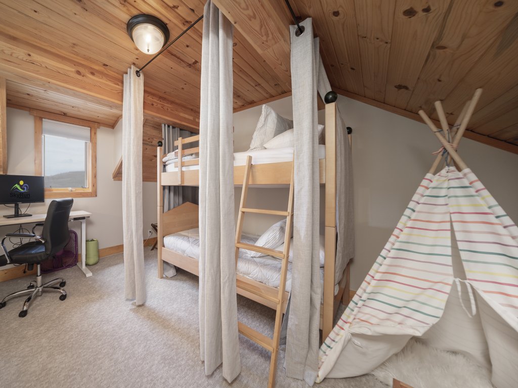 Moose Ridge Cabin Vacation Rental in Grand Lake - RedAwning
