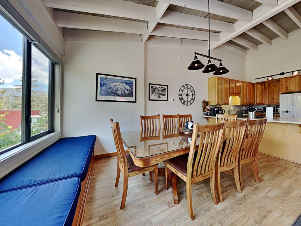 Spacious and Bright Slopeside Condo with Beautiful Mountain Views (1849 Condos 693) Vacation Rental in Mammoth Lakes - RedAwning