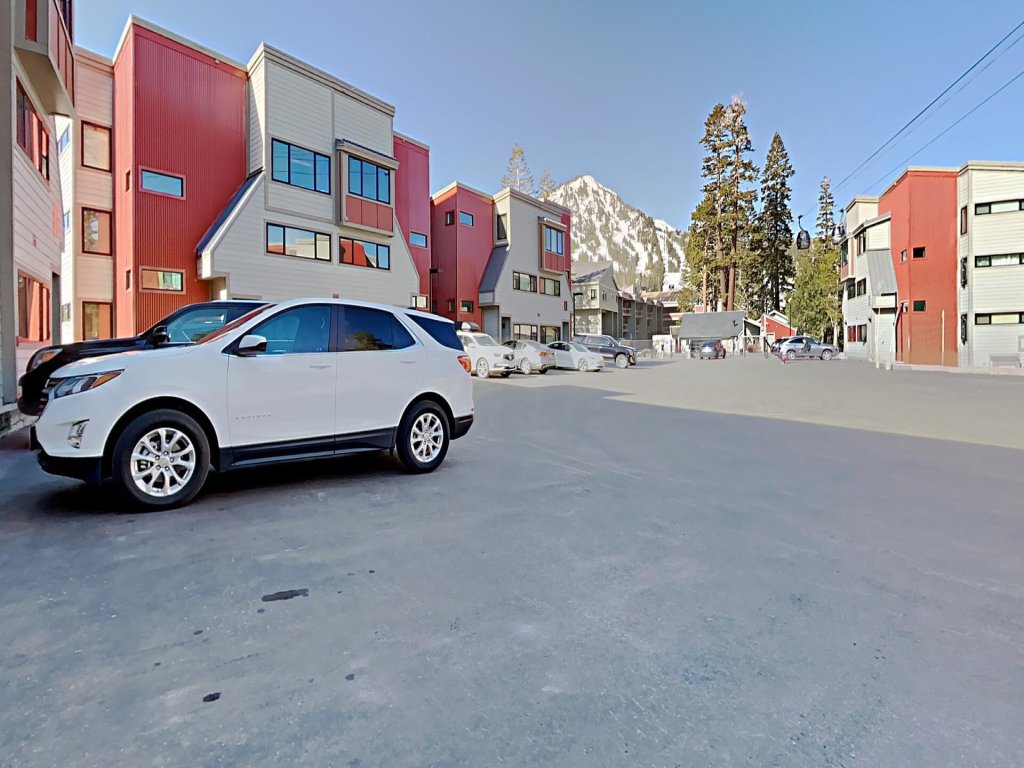 Spacious and Bright Slopeside Condo with Beautiful Mountain Views (1849 Condos 693) Vacation Rental in Mammoth Lakes - RedAwning