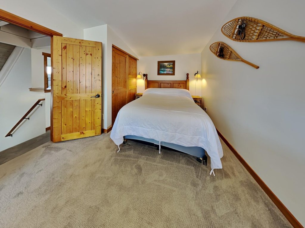 Spacious and Bright Slopeside Condo with Beautiful Mountain Views (1849 Condos 693) Vacation Rental in Mammoth Lakes - RedAwning