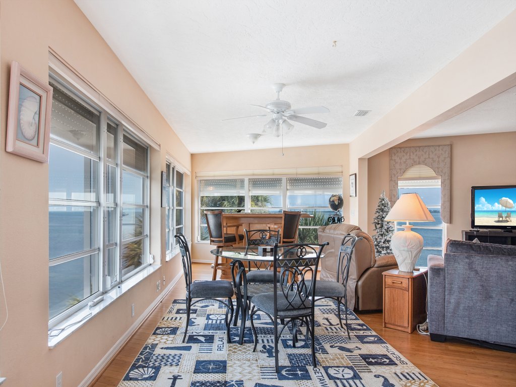 232 South Harbor Drive Up Vacation Rental in Holmes Beach - RedAwning