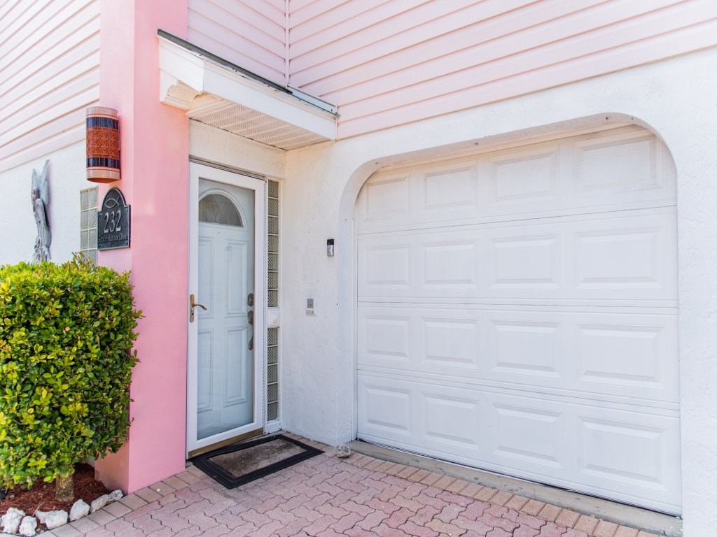 232 South Harbor Drive Up Vacation Rental in Holmes Beach - RedAwning