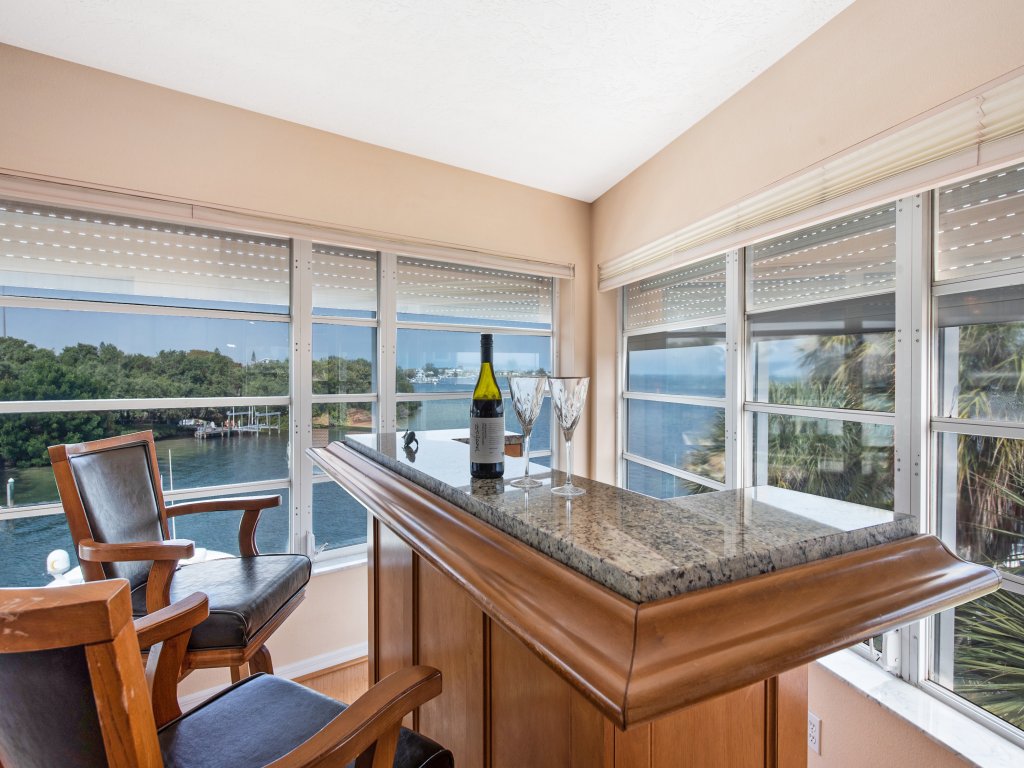 232 South Harbor Drive Up Vacation Rental in Holmes Beach - RedAwning
