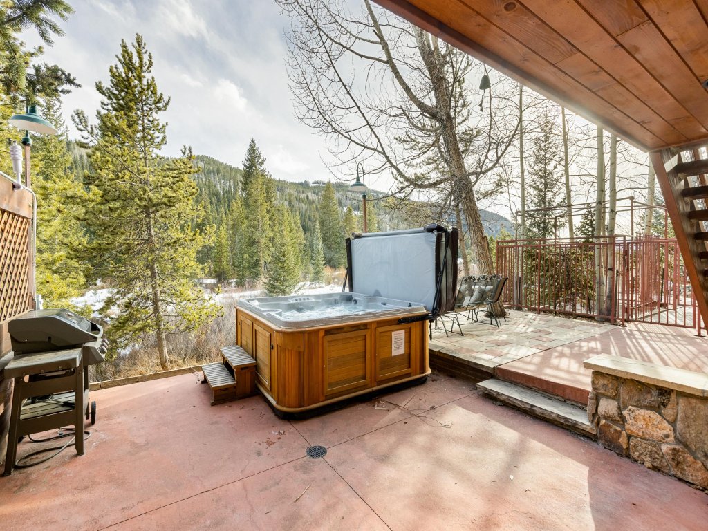 8201 Mill Creek - Private Hot Tub! Vacation Rental in Dillon - RedAwning