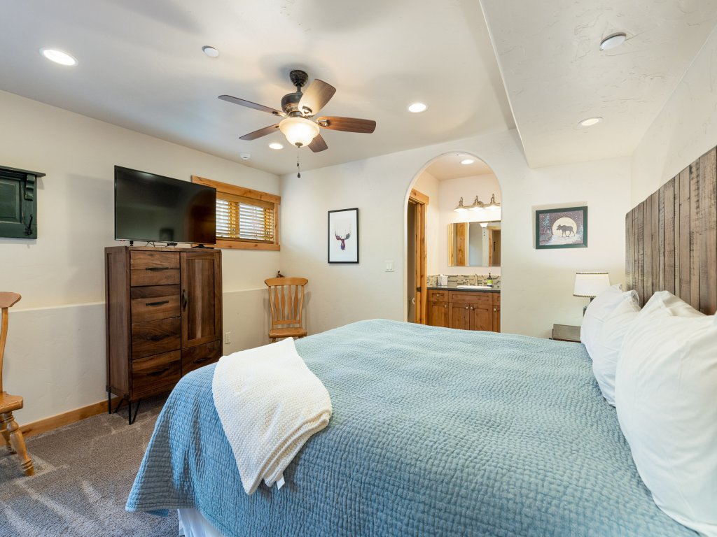 8201 Mill Creek - Private Hot Tub! Vacation Rental in Dillon - RedAwning