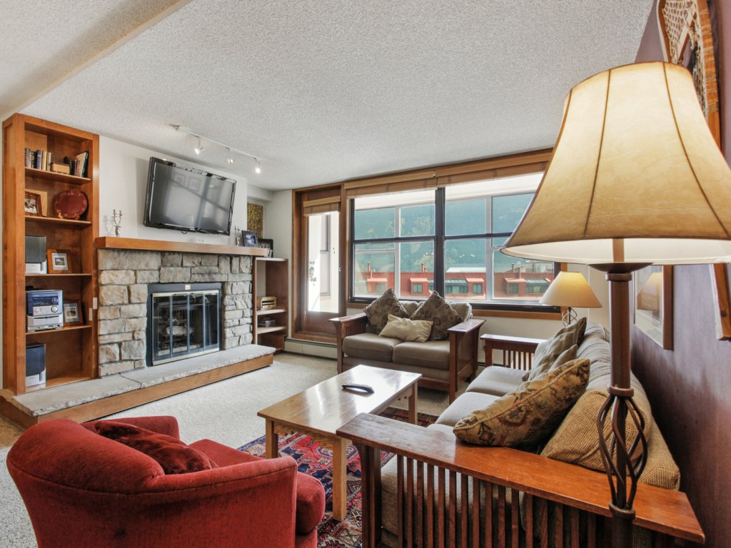 Village Square 1 Bedroom Condo #437/439 Vacation Rental in Copper Mountain - RedAwning