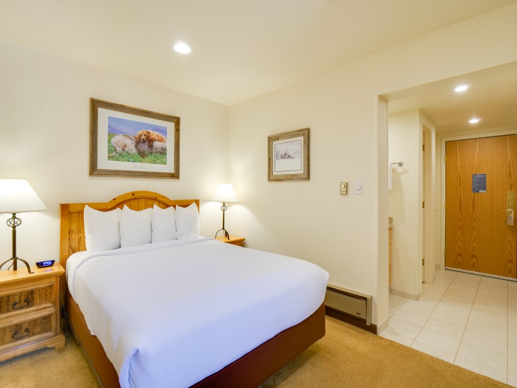 Copper Mountain Inn 3 Bedroom Condo #221/225/229 Vacation Rental in Copper Mountain - RedAwning