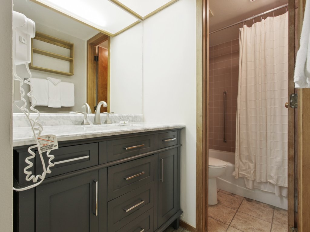 Village Square 1 Bedroom Condo #435/437 Vacation Rental in Copper Mountain - RedAwning