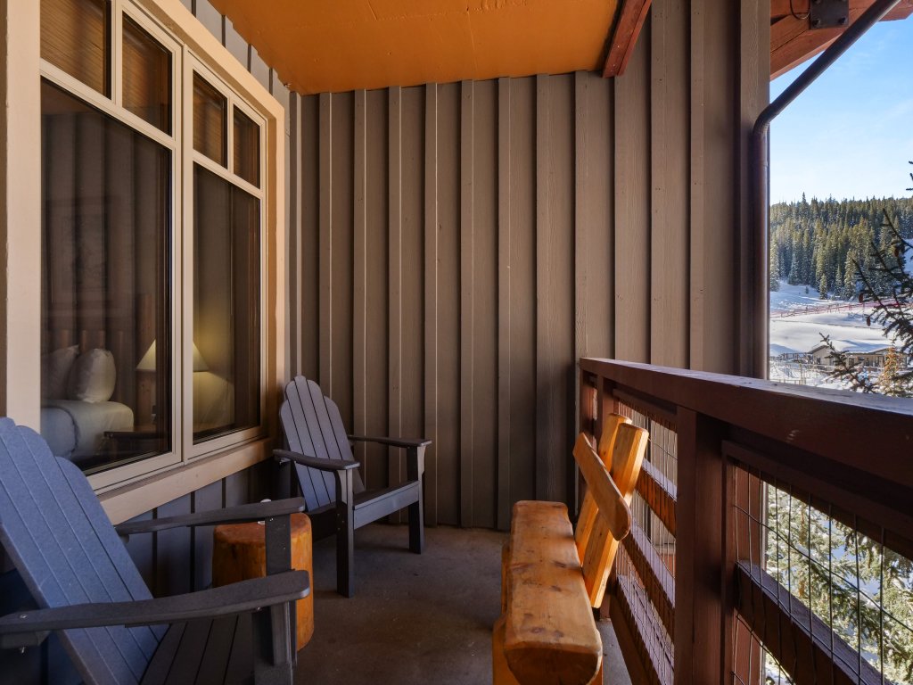 Tucker Mountain 1 Bedroom + Den Condo #418 Vacation Rental in Copper Mountain - RedAwning
