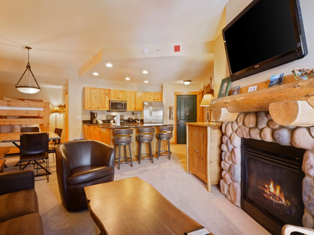 Tucker Mountain 1 Bedroom + Den Condo #418 Vacation Rental in Copper Mountain - RedAwning