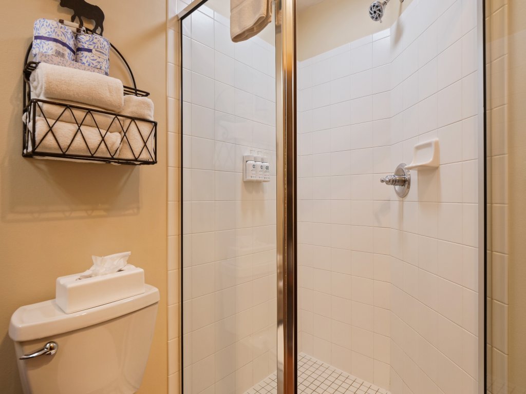 Tucker Mountain 1 Bedroom + Den Condo #418 Vacation Rental in Copper Mountain - RedAwning