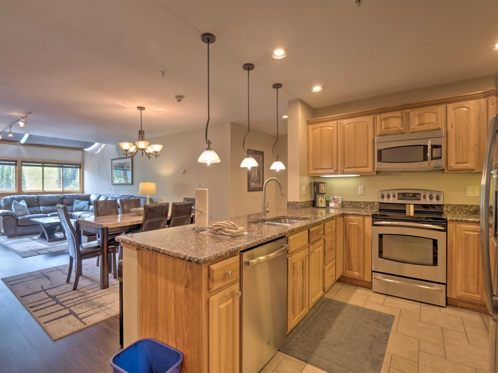 Mountain Plaza 2 Bedroom Condo #704 Vacation Rental in Copper Mountain - RedAwning