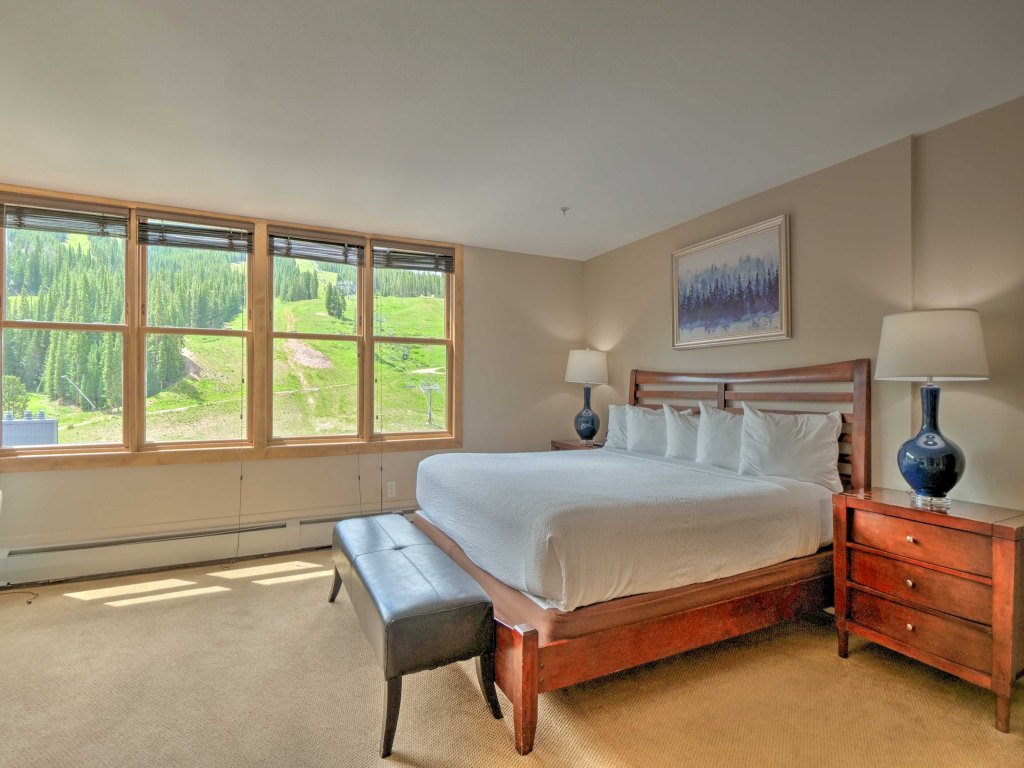 Mountain Plaza 3 Bedroom Condo #703/704 Vacation Rental in Copper Mountain - RedAwning