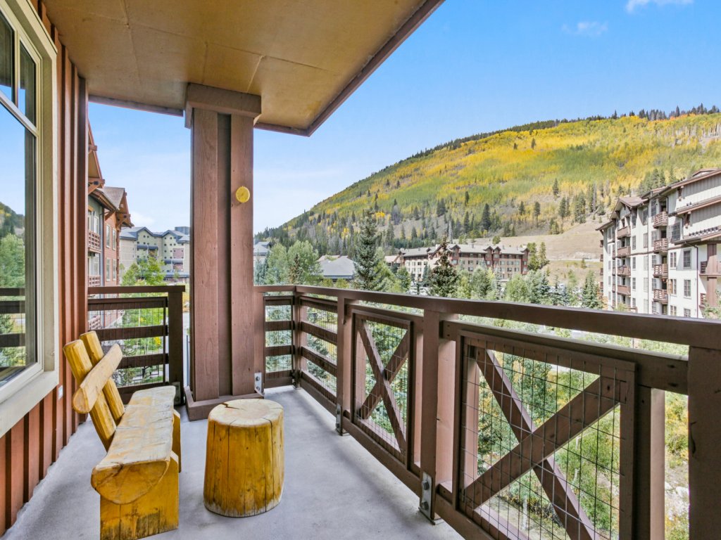 Tucker Mountain 1 Bedroom + Den Condo #402 Vacation Rental in Copper Mountain - RedAwning