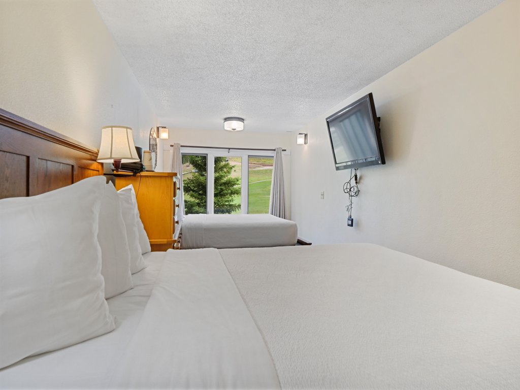 Foxpine 2 Bedroom Condo #206/208/210 Vacation Rental in Copper Mountain - RedAwning