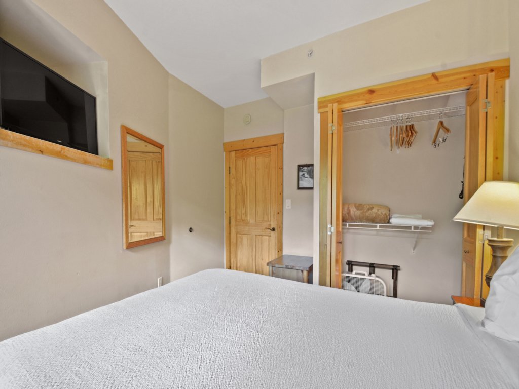 Tucker Mountain 2 Bedroom Condo #209/209A Vacation Rental in Copper Mountain - RedAwning
