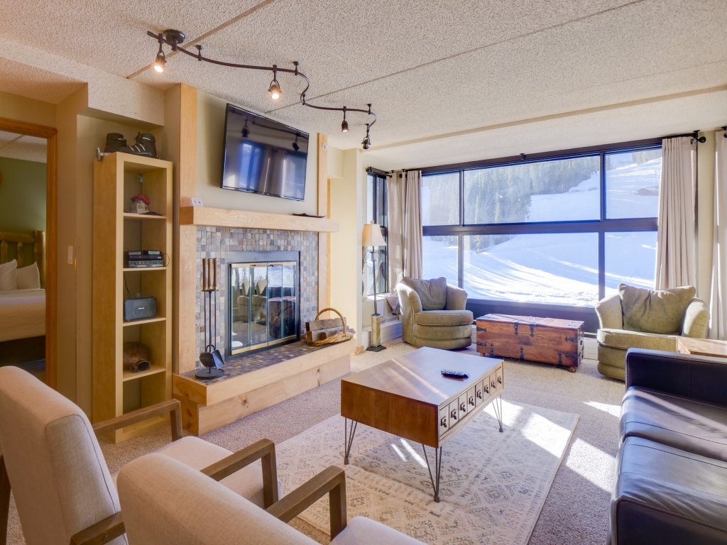 Mountain Plaza 3 Bedroom Condo #521/523 Vacation Rental in Copper Mountain - RedAwning