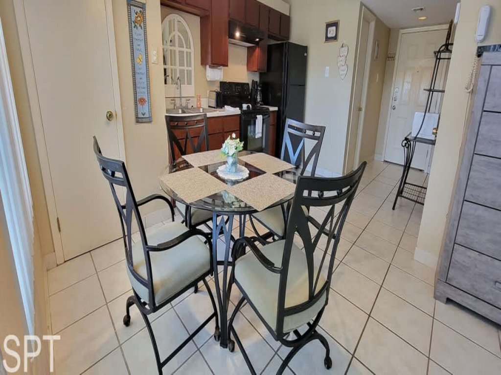 Great Pool " Beach Access " Small Family Perfect Vacation Rental in South Padre Island - RedAwning