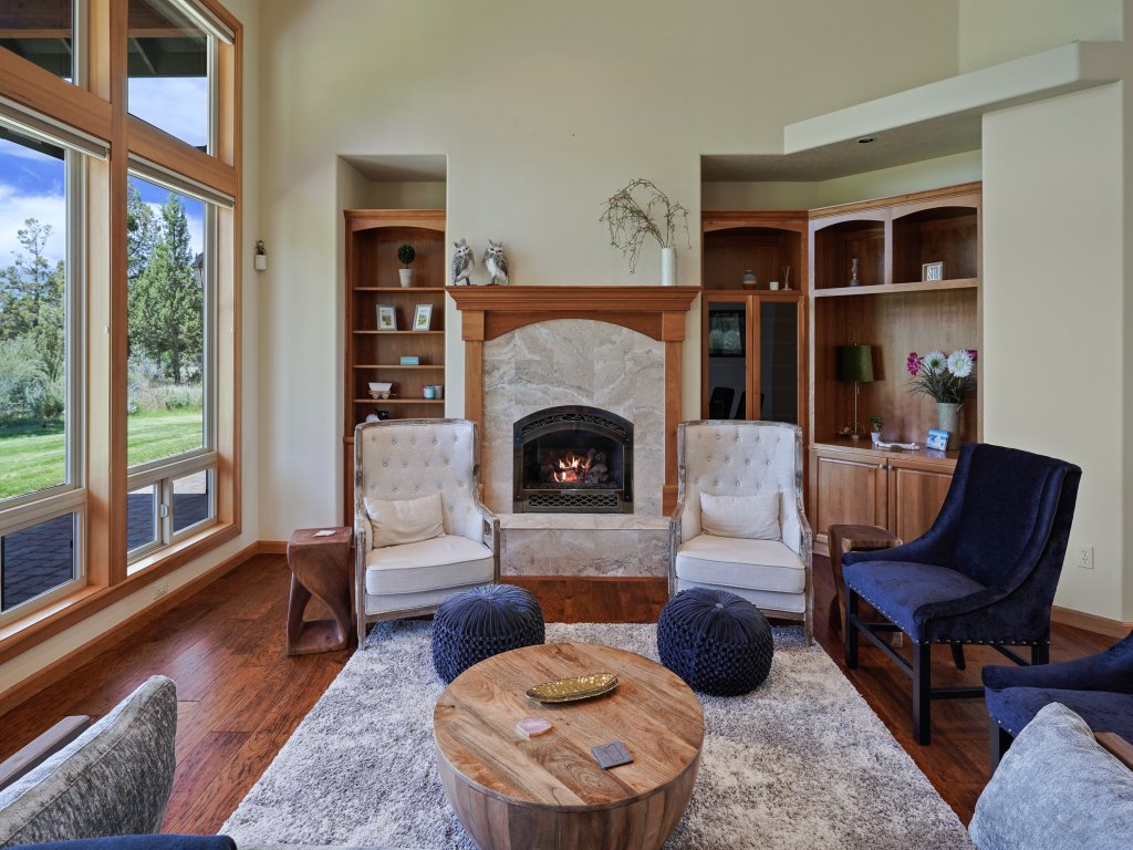 Family-Friendly Dara Oaks Home with Private Hot Tub and BBQ on the Deck Vacation Rental in Bend - RedAwning