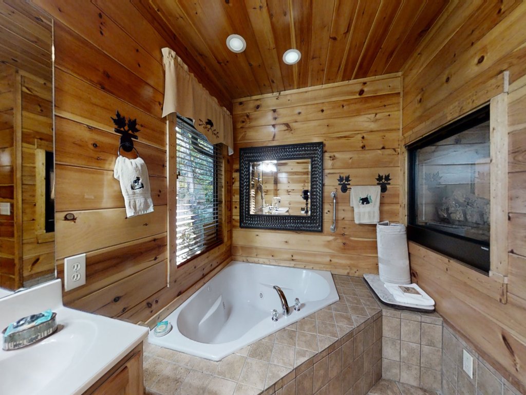 Wuzzy's Flophouse Vacation Rental in Sevierville - RedAwning