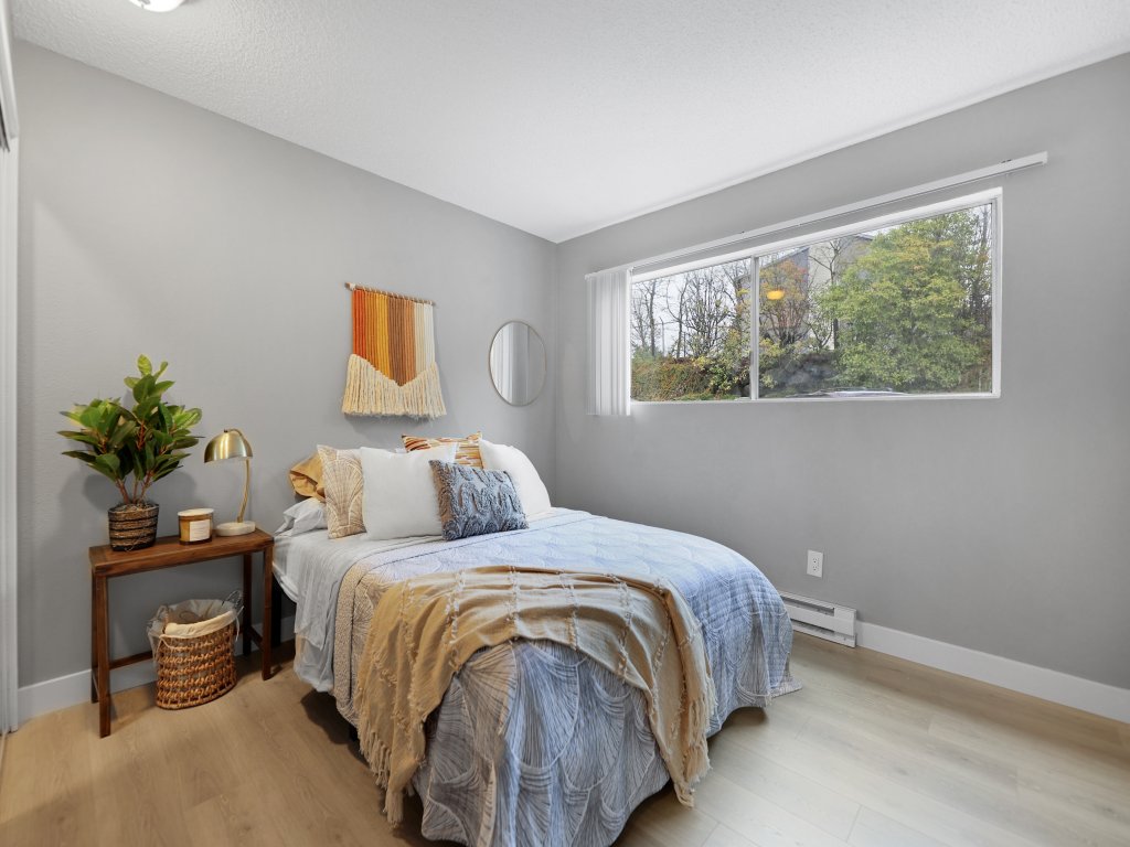 Cute Delightfully Remodeled Spacious Condo Vacation Rental in Washington - RedAwning