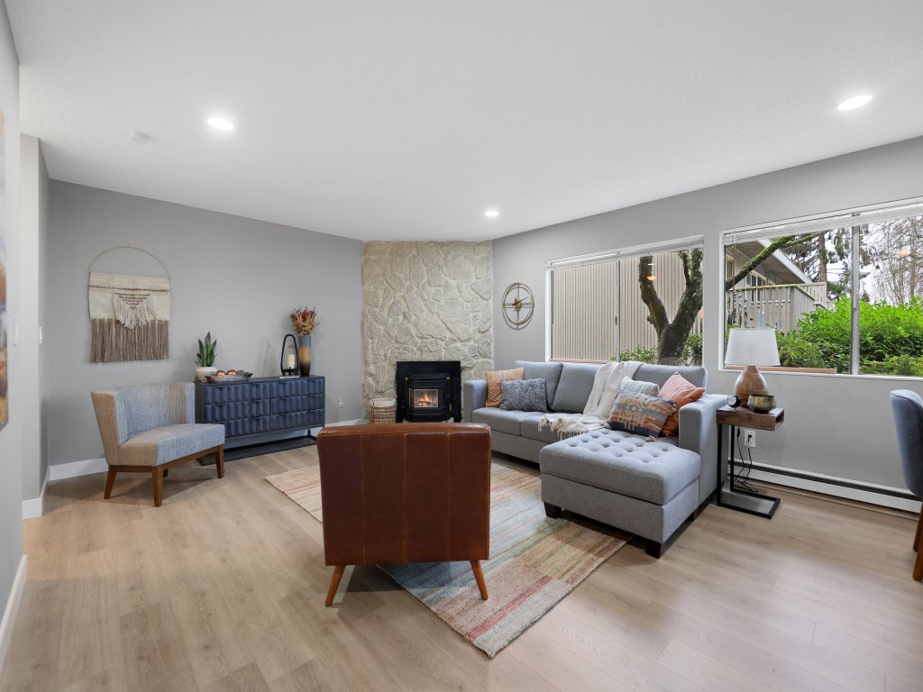 Cute Delightfully Remodeled Spacious Condo Vacation Rental in Washington - RedAwning