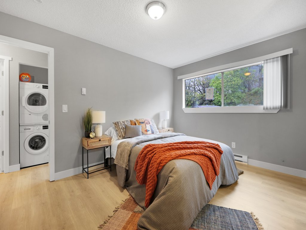 Cute Delightfully Remodeled Spacious Condo Vacation Rental in Washington - RedAwning
