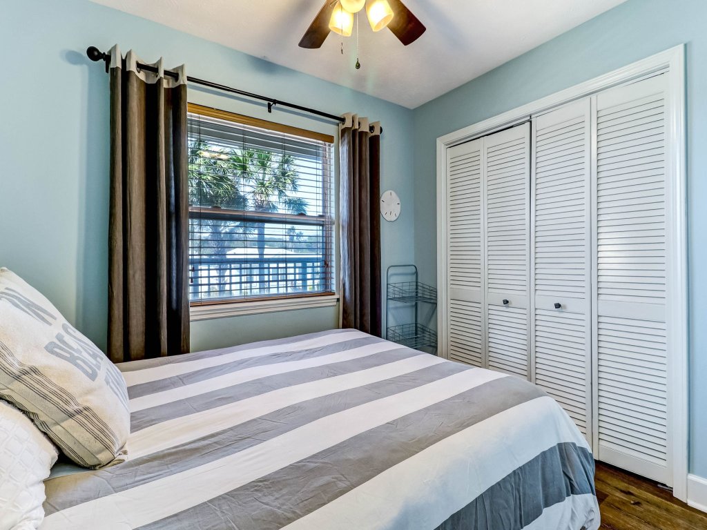 Beach Style Condo includes Smart Speaker and Beach Access Vacation Rental in Fernandina Beach - RedAwning