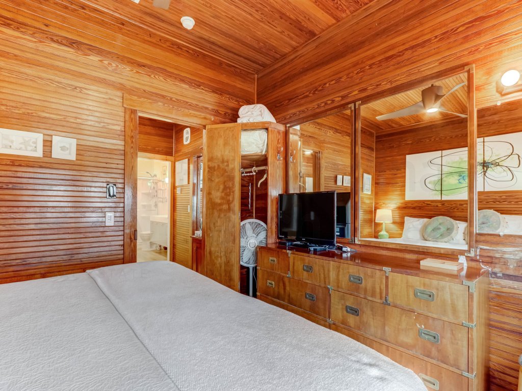 Dog Friendly Beachfront Condo, Direct Access to Beach Vacation Rental in Fernandina Beach - RedAwning