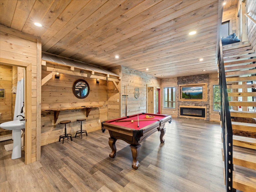 Red Sky Ridge Vacation Rental in Sevierville - RedAwning
