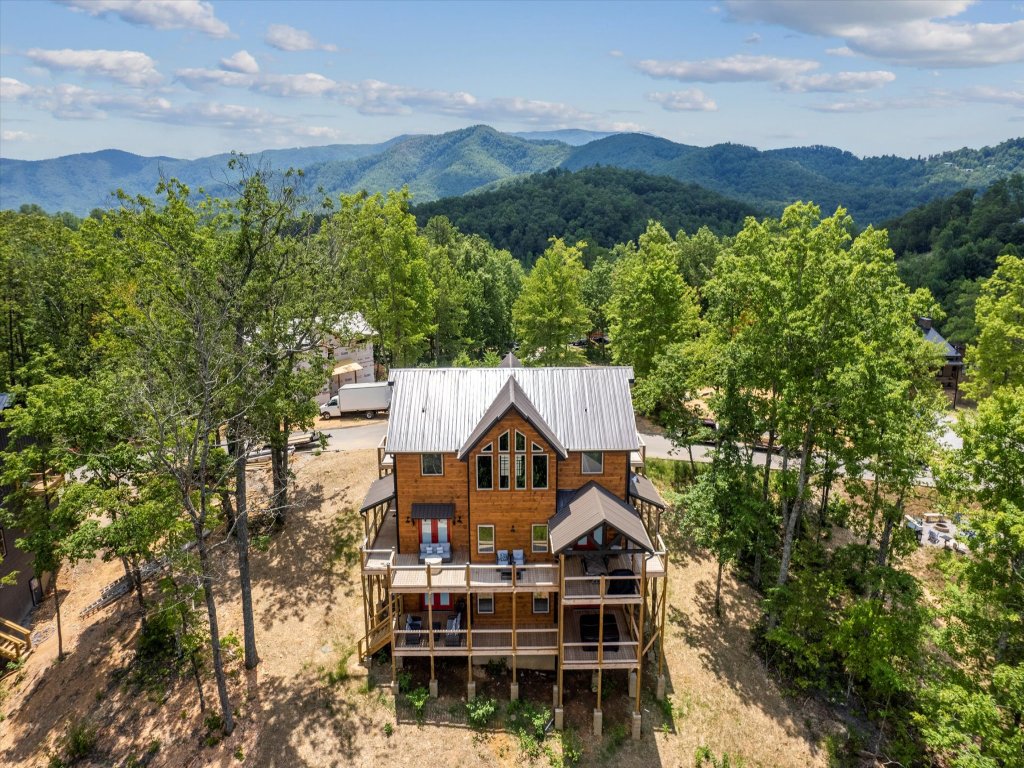 Red Sky Ridge Vacation Rental in Sevierville - RedAwning