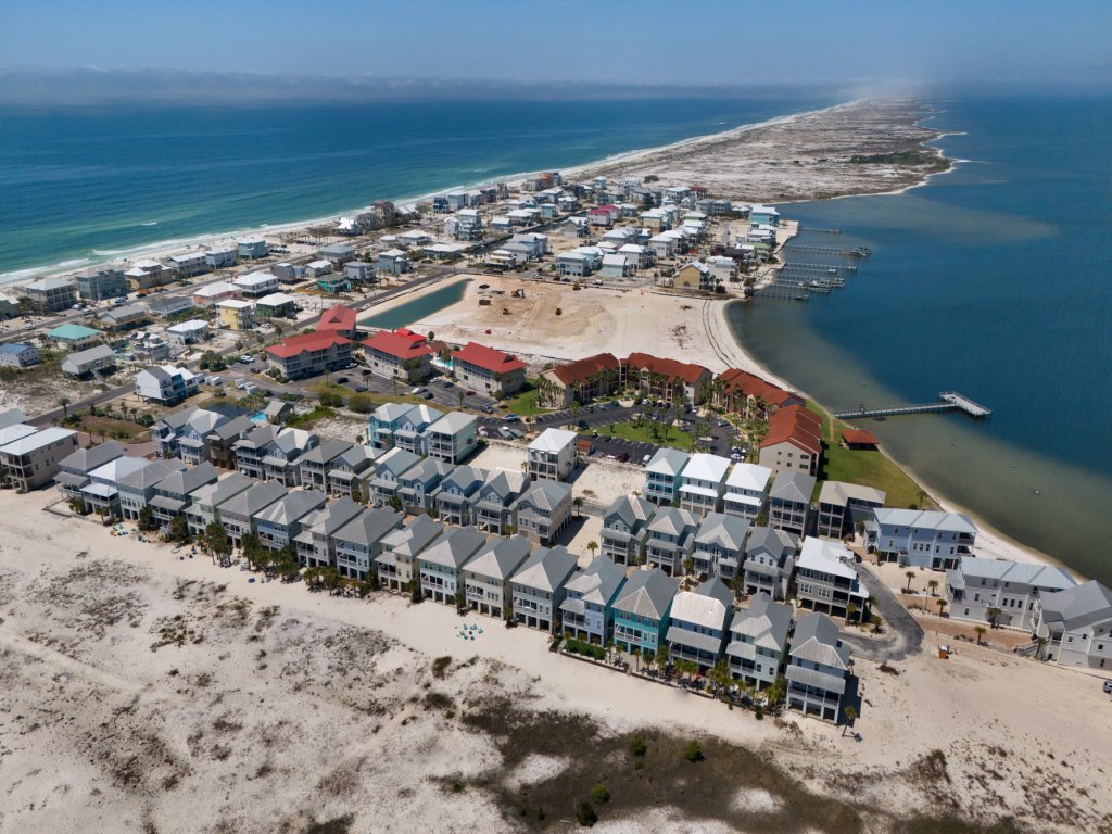 Tequila Sunrise Vacation Rental in Navarre - RedAwning