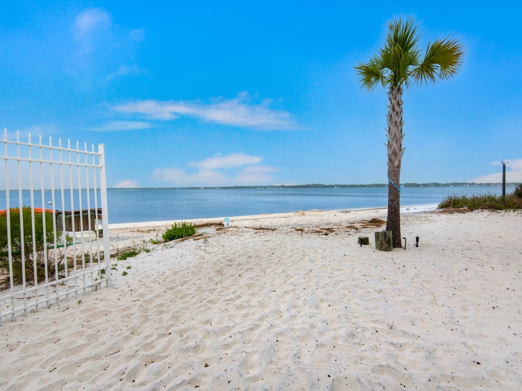 Tequila Sunrise Vacation Rental in Navarre - RedAwning