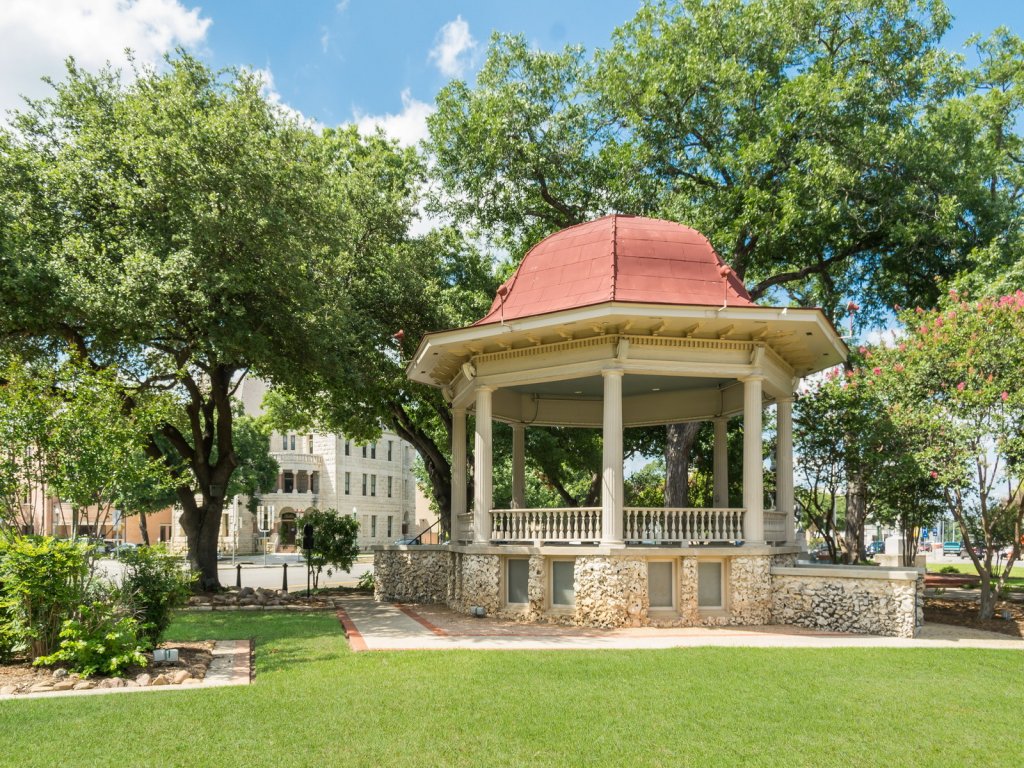 OM A9 Gruene Mill Inn at Old Mills Resort  Vacation Rental in New Braunfels - RedAwning